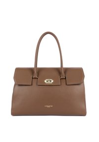 Borsa in pelle marrone con texture, due manici corti, patta pieghevole, chiusura con hardware dorato e logo impresso sul davanti.