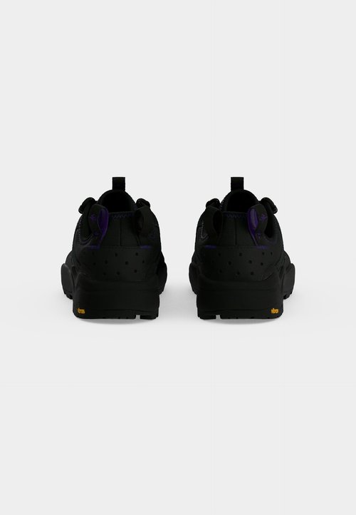 The North Face CLYFFE TREK UNISEX - Trainers - black/peak purple — photo 4
