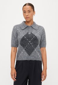 Short-sleeve, grey knit sweater with a collar, featuring a diamond pattern in a darker grey and white stitching details on the surface.