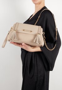 L'Atelier Du Sac GINETTE piaskowy