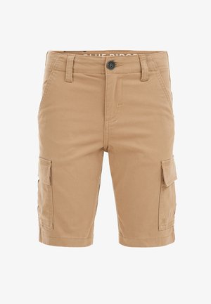 Beżowe męskie szorty cargo z przednim guzikiem, szlufkami na pasek, bocznymi kieszeniami z patkami oraz widocznymi przeszyciami.