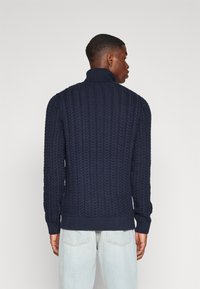 Selected Homme SLHBRAI CABLE ROLL NECK  - Strickpullover - sky captain