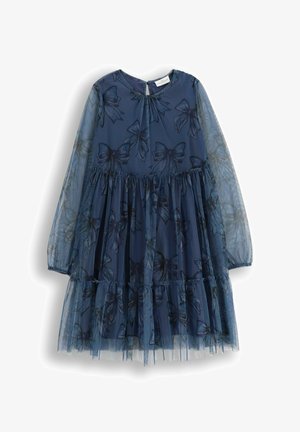 Granatowa sukienka z długimi przezroczystymi rękawami, warstwową spódnicą w falbanki i wzorem w kokardki. Miękka tkanina z okrągłym dekoltem i zapięciem na guziki.