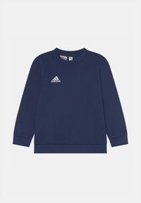 Sudadera azul marino hecha de tejido suave, con cuello redondo, mangas largas y un logo blanco de Adidas en el lado izquierdo del pecho.