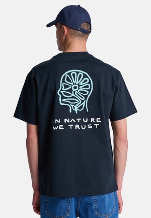 - T-shirt z nadrukiem