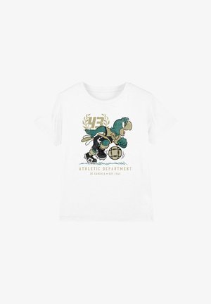 Weißes T-Shirt mit einem Comic-Vogel in Fußballausrüstung, der einen Ball kickt, Nummer 43 darüber und Text „Athletic Department Zé Carioca Est. 1943.“