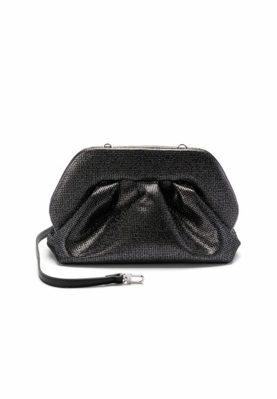 Borsa a mano nera con superficie texturizzata di strass, dettagli plissettati e tracolla removibile. Presenta una chiusura color argento nella parte superiore.