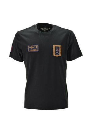 T-shirt nera a maniche corte con toppe "1 Leader" e "Frecce Tricolori" sull'avanbraccio e una piccola toppa sulla manica.