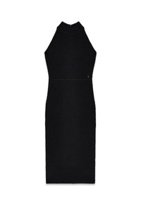 Robe midi noire sans manches avec un col monté et une taille cintrée, posée à plat sur un fond blanc.