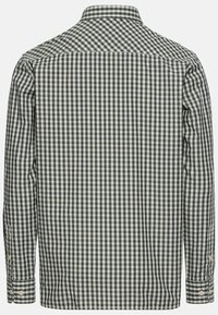 Herren Hemd mit langen Ärmeln im marineblauen und weißen Karomuster, ausgestattet mit einem klassischen Kragen, Knopfmanschetten und einem geraden Rücken. Aus Baumwollmaterial.