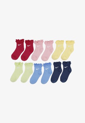Pakke med tolv ankelsokker i assorterede farver: rød, pink, gul, grøn, blå og marineblå, med flæsekant og hvidt logo.