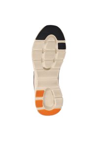Suola di sneaker Skechers in gomma testurizzata bianco sporco, con un accento nero, sezioni arancioni e nere e modelli di battistrada multidirezionali.