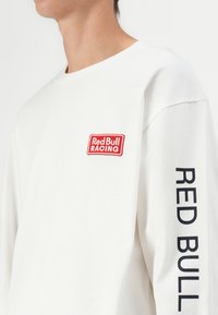 Red Bull Racing x Pepe Jeans LOGO TEE - Tops ar garām piedurknēm - mousse