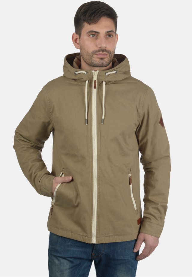 BOBBY - Übergangsjacke - safari brown