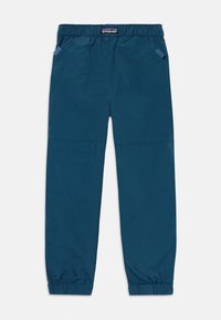 Pantalons légers bleus avec une taille élastique. Comprend deux poches latérales et des poignets élastiques aux chevilles. Texture lisse, design simple.
