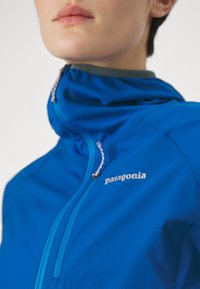 Patagonia AIRSHED PRO - Neperpučiamoji striukė - endless blue