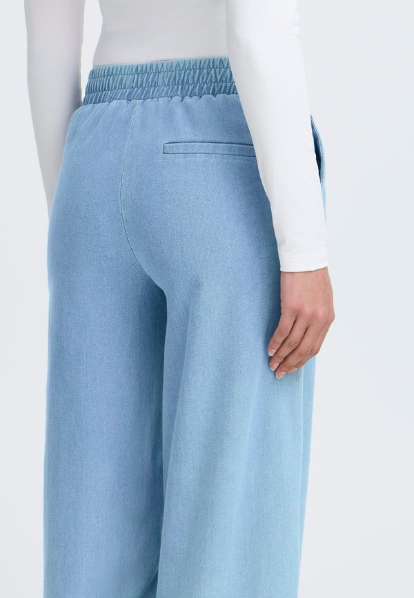 IHKATE - Flared Jeans3