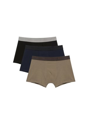 Trois paires de sous-vêtements pour hommes de style boxer en beige, bleu marine et noir, avec des ceintures élastiques assorties.