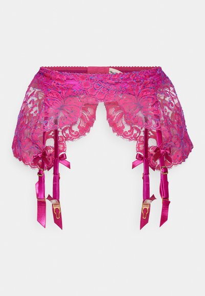 Garter belt in pizzo rosa con motivi floreali, dettagli in nastro di satin, spalline regolabili e dettagli in metallo dorato.