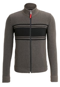 Brązowy sweter z dzianiny z zamkiem błyskawicznym, o teksturowanej fakturze, z czarnymi i szarymi poziomymi paskami na klatce piersiowej oraz czerwonym uchwytem zamka.