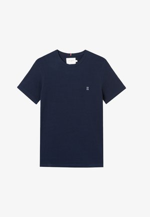 Marineblå bomulls t-skjorte, kortermet, rund hals, med brodert "II"-logo på venstre bryst. Glatt tekstur, klassisk design.