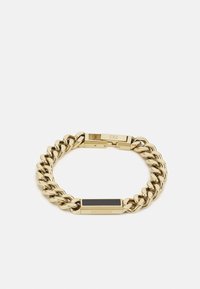 Goldkette-Armband mit großen Gliedern, einem rechteckigen schwarzen Akzent und einem gravierten Verschluss. Glatte Textur mit polierter Oberfläche.