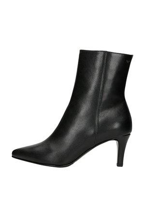 Stivale alla caviglia nero in pelle liscia, con punta affusolata e tacco conico. Design minimalista senza motivi visibili o decorazioni.