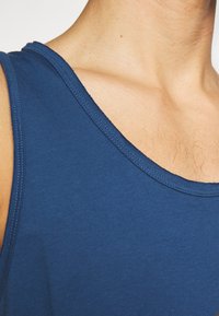 Jack & Jones Camiseta estampada - mottled royal blue