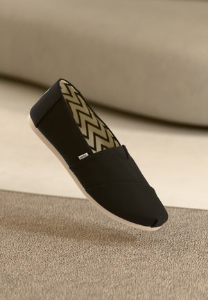 TOMS Mokasīni - black