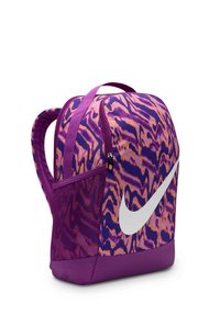 Nike hátizsák lila és narancs hullámos mintával, hálós oldalzsebbel, cipzáros záródással és kiemelkedő fehér logóval az elején.