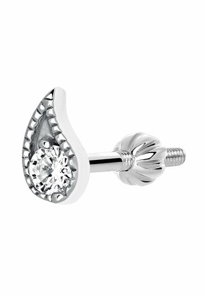 Pendiente de estudio en tono plateado con forma de gota, que presenta una gema redonda clara en el centro, rodeada por un borde decorado y un respaldo ornamental.