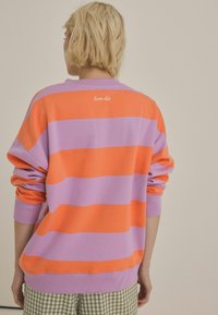 Next RELAXED FIT HEAVYWEIGHT CITY GRAPHIC STRIPE CREW NECK  - Felpa - pink
