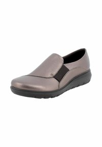 Scarpa slip-on metallizzata grigia con pannello elastico laterale nero e suola in gomma nera spessa, progettata per il comfort e una facile calzata.