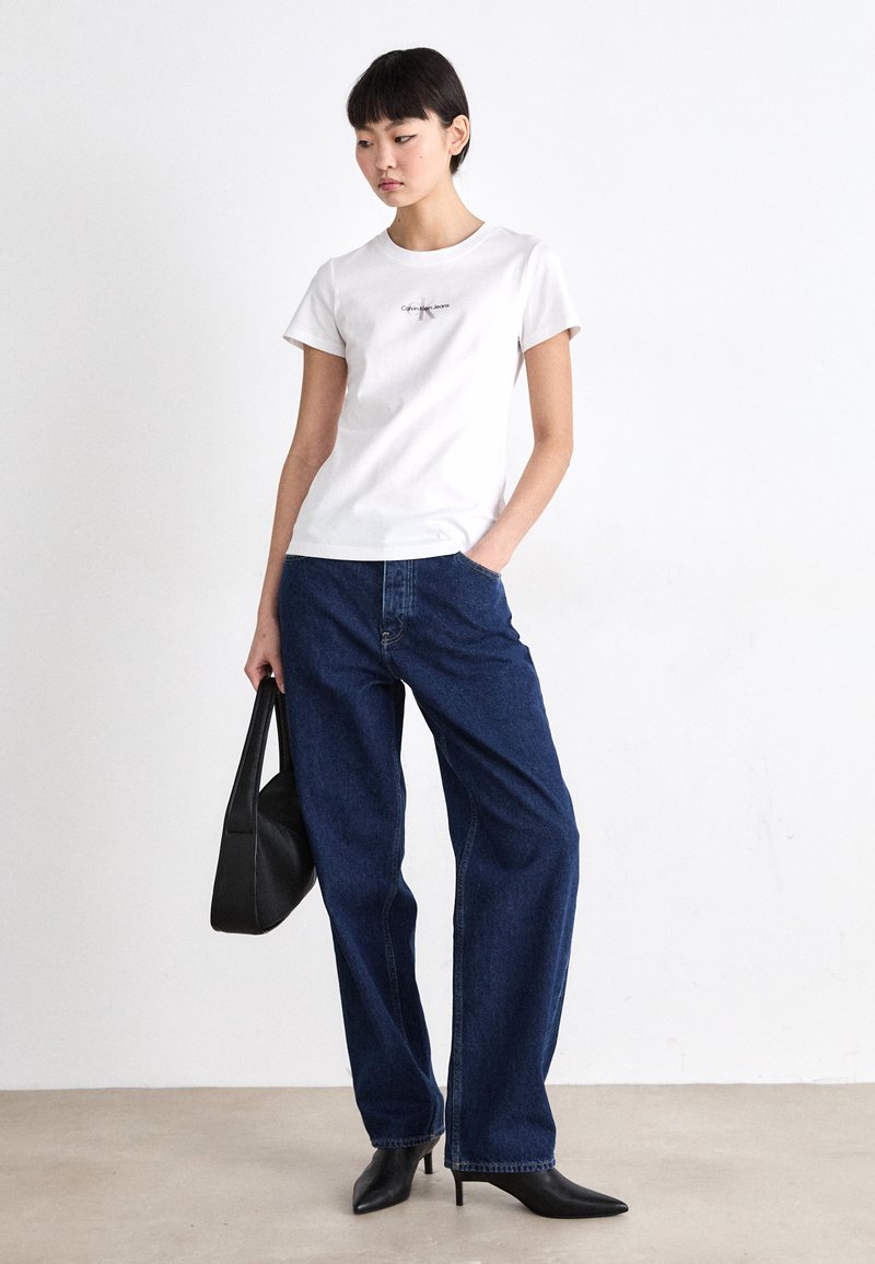 Calvin Klein Jeans GRADIENT MONOLOGO SLIM TEE - Jednoduché tričko - brilliant white