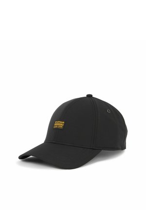 Czarna czapka z daszkiem o zakrzywionym kształcie i małym żółtym logo G-Star Originals na przednim panelu na białym tle.