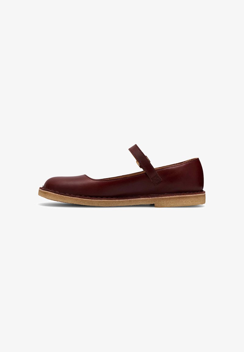 Chaussure Mary Jane en cuir marron avec une bride unique et une semelle crêpe beige, présentée de profil sur fond blanc.