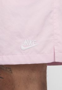 Nike Sportswear CLUB FLOW - Shorts - pink foam white