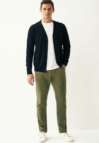 Next ULTIMATE COMFORT SUPER STRETCH - Traperice ravnih nogavica - sage green
