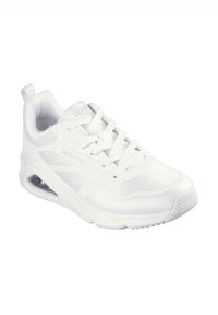Zapatilla deportiva blanca con una parte superior de malla transpirable, cuello acolchado, cordones y amortiguación de aire visible en la suela. Acentos de diseño texturizado.
