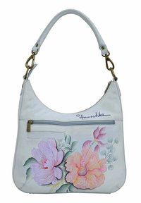 Witte lederen handtas met bloemkunst in roze en paars, met een voorvak met rits en accenten van goudkleurig hardware.