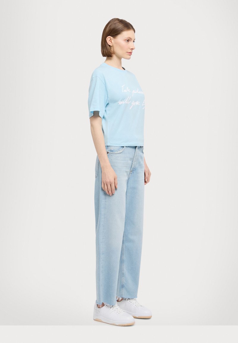 MAX&Co. BOXYCLAIM - Μπλουζάκι με στάμπα - light blue