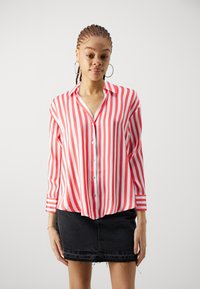 ONLY - ONLWINNIE IDOL SHIRT - Button-down blouse - cloud dancer/rose of sharon Thumbnail Image 1