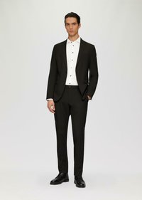 s.Oliver BLACK LABEL TAILORED FIT - Businesshemd - weiß