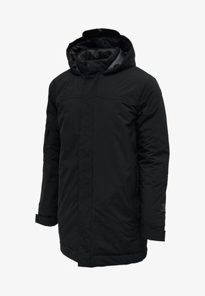 Veste isolante noire avec capuche, présentant un devant zippé, des poches latérales et un motif texturé le long des coutures.