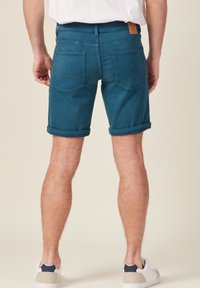BONOBO Jeans GERADE BERMUDA MIT 5 TASCHEN - Shorts di jeans - vert canard