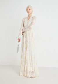 YAS YASELOISE DRESS CELEB - Proginė apranga - gardenia