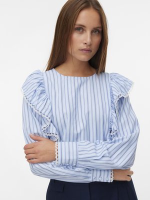 Vero Moda FANNI TAPE - Blouse - brunnera blue/cloud dancer/navy blazer
