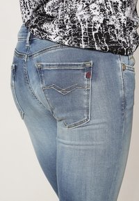 Replay Vaqueros pitillo - light-blue denim