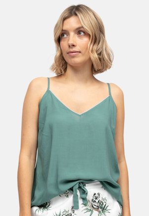 - Koszulka do spania