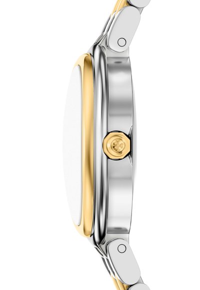 Reloj con esfera redonda y blanca. Caja de acero inoxidable con detalles en oro. Pulsera de eslabones de metal plateado y dorado. Detalle prominente de la corona en el lateral.